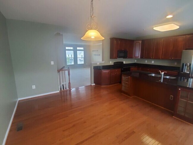 Building Photo - Gorgeous 3Bds/2.5Bths TH in Anne Arundel!!