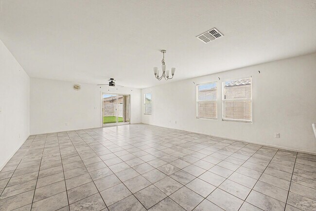 Building Photo - 12586 W Myrtle Ave