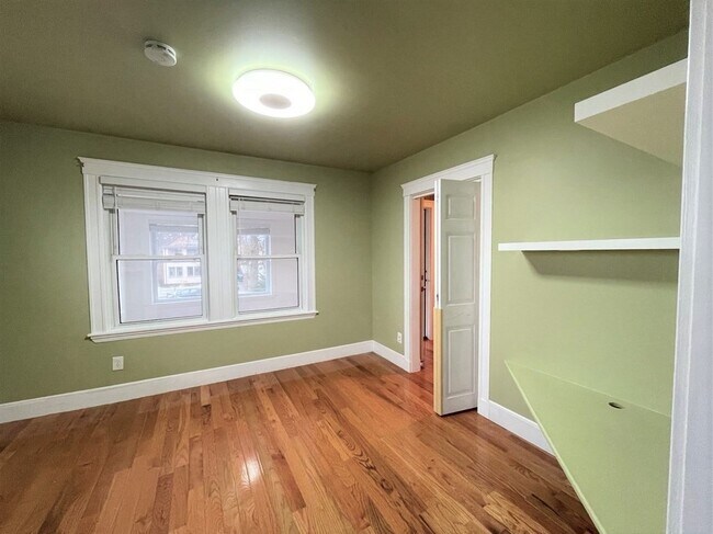 Building Photo - 33 Lyman Ave