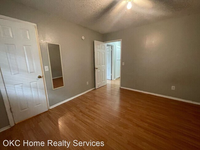 Building Photo - 2 br, 1 bath House - 2 Bed Duplex Moore 90...