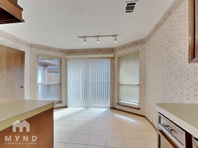 Foto del edificio - 7310 Treewater Dr