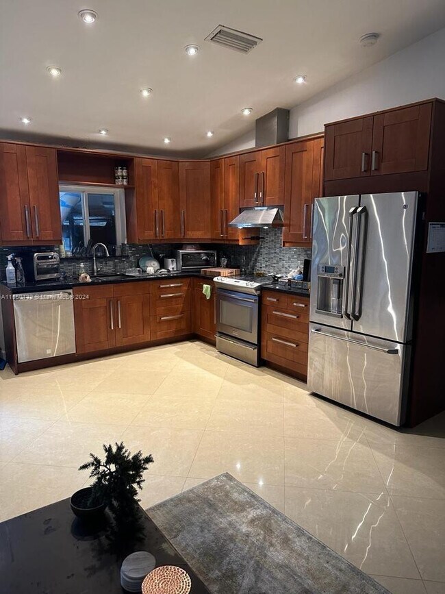 Foto del edificio - 4920 SW 27th Ave