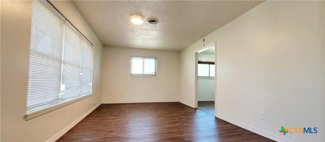 Foto del edificio - 613 Cedar Dr