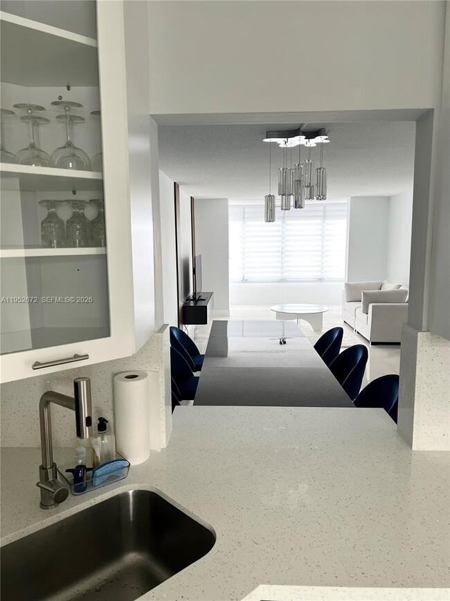 Foto del edificio - 2551 Aragon Blvd