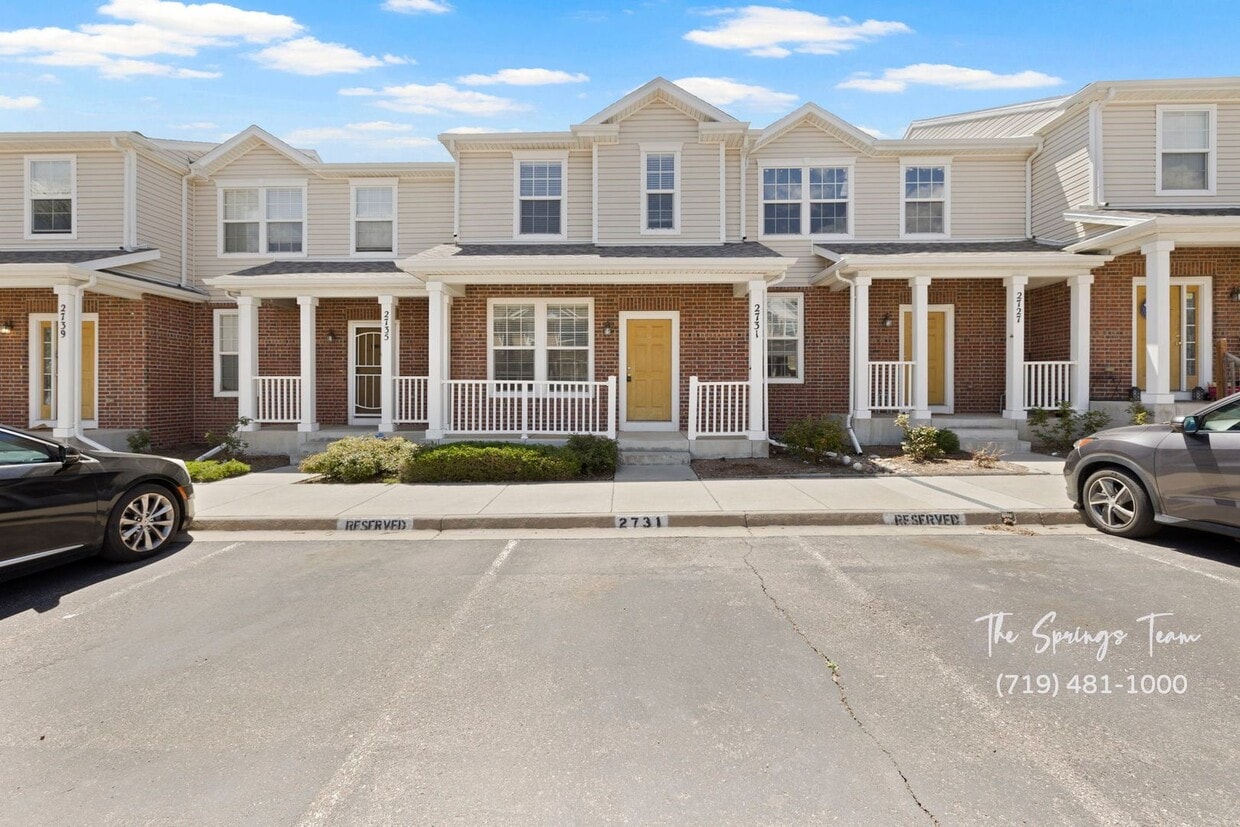 Foto principal - Charming 2-Bedroom Townhome in Central Col...