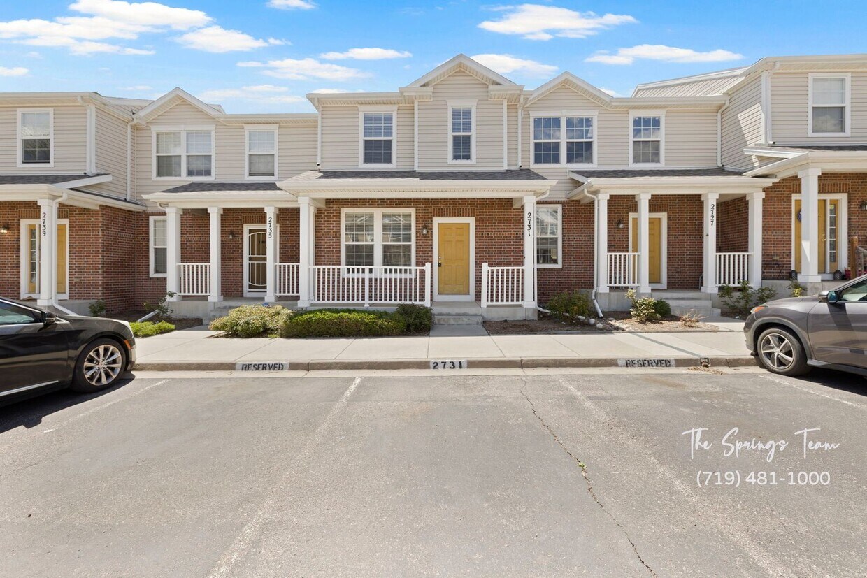 Primary Photo - Charming 2-Bedroom Townhome in Central Col...