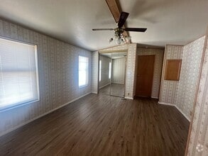 Building Photo - 595 SW Birch Pl