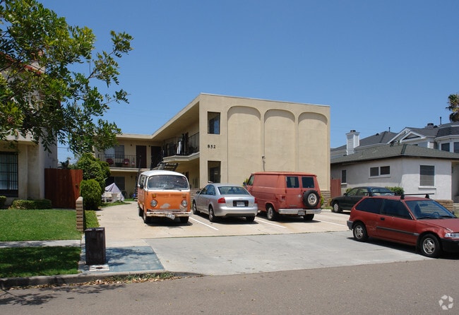 Building Photo - Elan Beachlofts