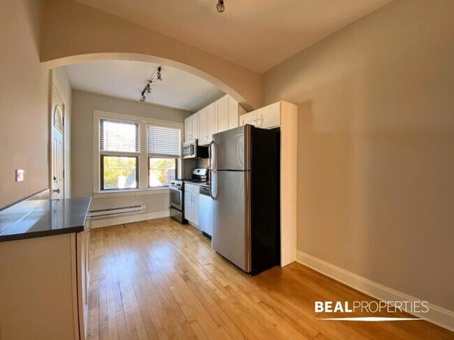 Foto del edificio - 0 bedroom in CHICAGO IL 60647