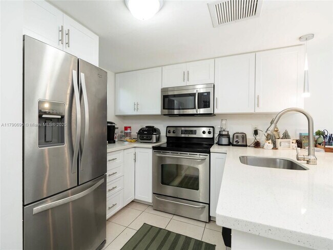 Foto del edificio - 1325 NE 5th Ave