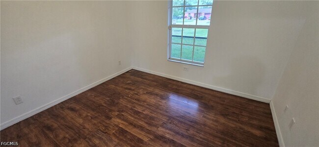 Building Photo - 573 Bell Blvd