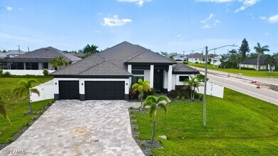 Building Photo - 2 SW 35th Ave Building Photo - 2 SW 35th Ave