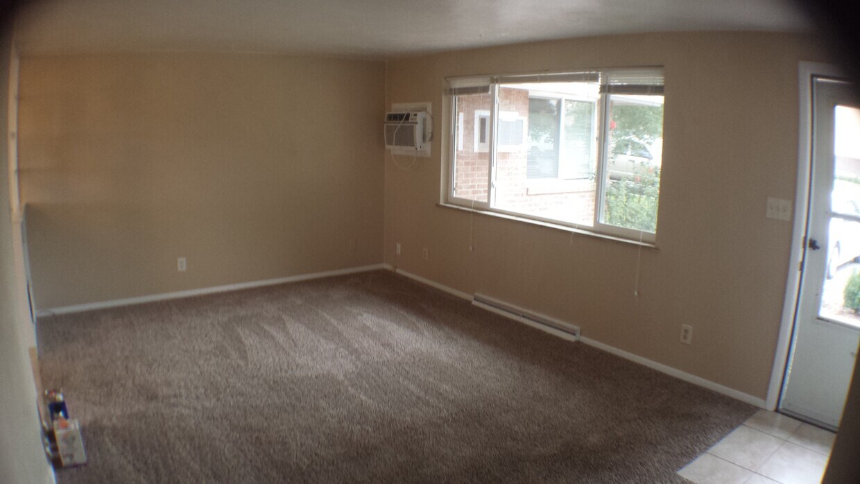 living room - 912 16th St SW
