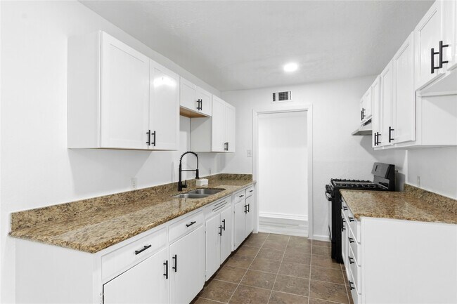 Building Photo - 3018 Vance