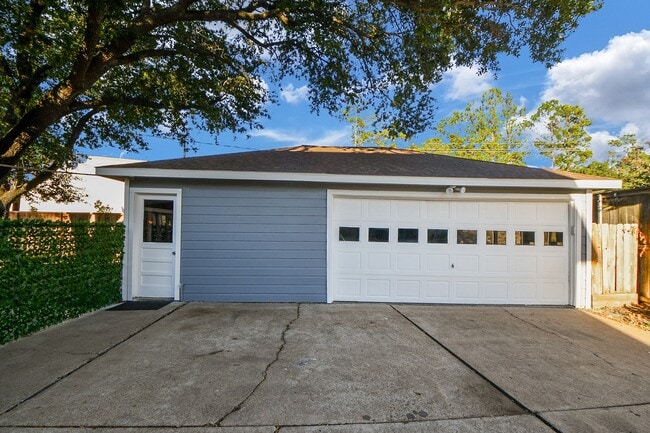 Building Photo - 7310 Ridge Oak Dr