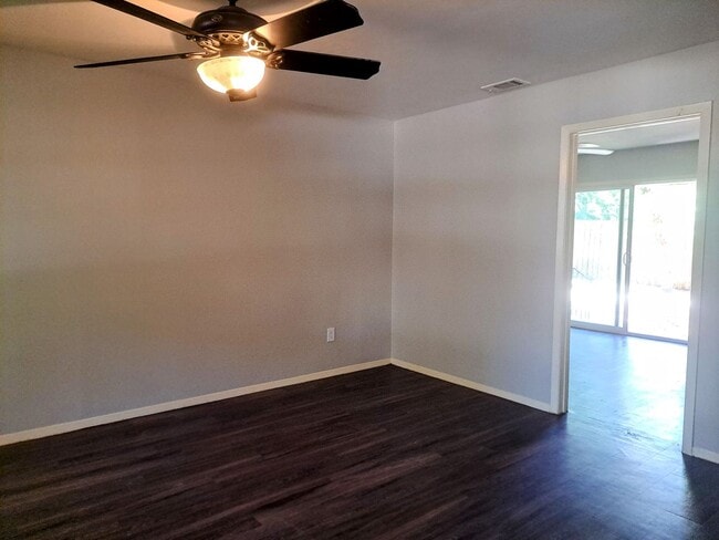 Photo - 56041 Glenwick Lane House