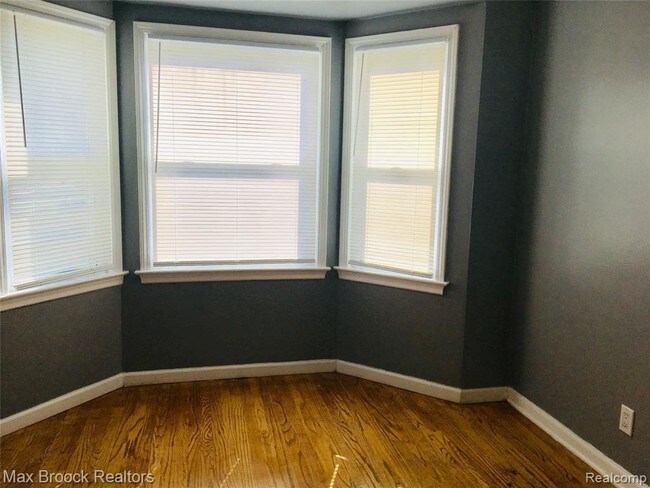 Building Photo - 2355 Mahan St