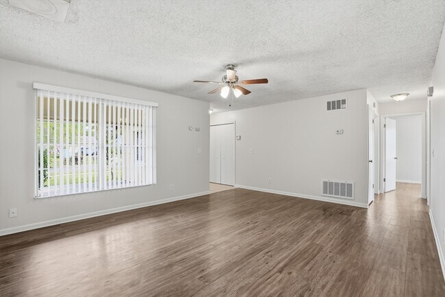 Foto del edificio - 8362 Kipling Ct