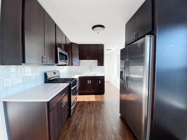Foto del edificio - 2959 N Hamlin Ave