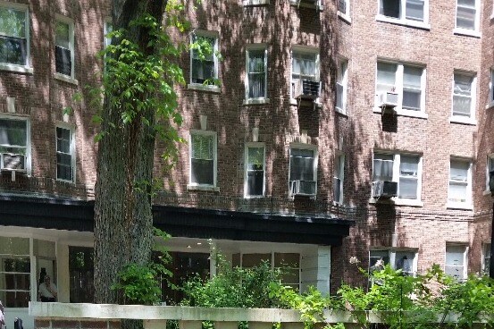 Entrada del edificio - 1615 Avenue I