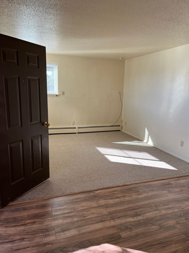Building Photo - Downstairs Two Bedroom Apt in Bayfield
