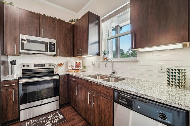 Kitchen - Ivy Point Kingwood
