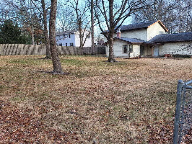 Foto del edificio - 1305 Whitney Ln