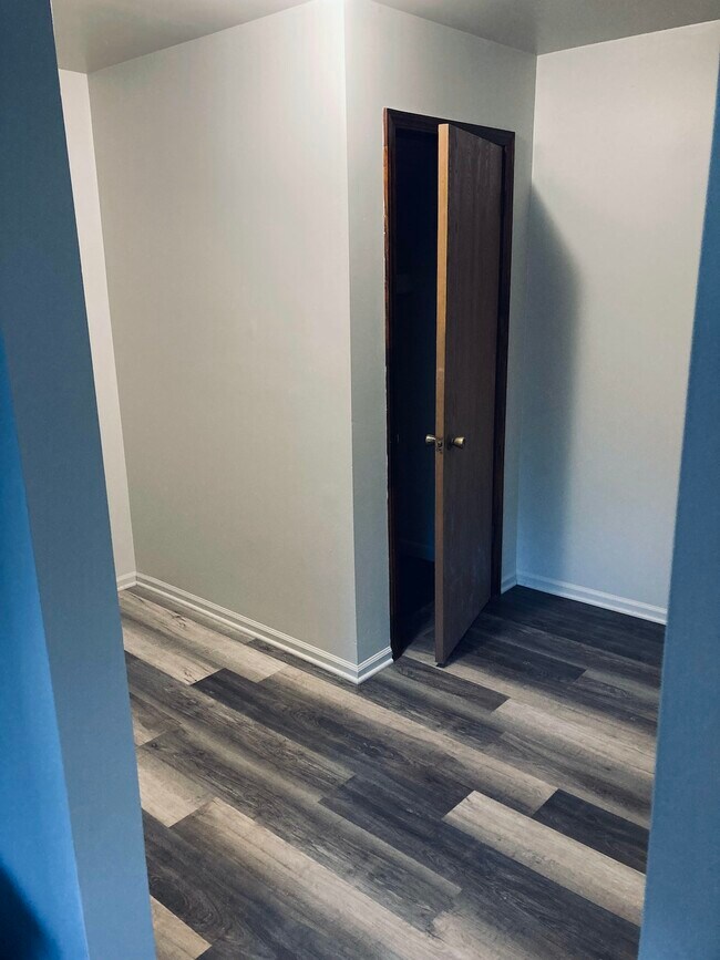 Building Photo - 2921 Saginaw Street, Unit Apt. 1