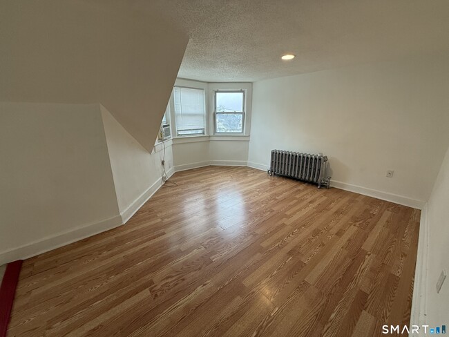 Building Photo - 58 Kellogg St