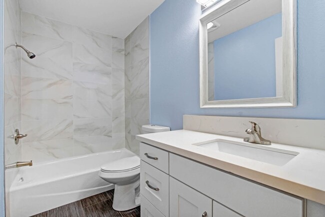 Building Photo - La Canada Townhouse In the Golf Course Com...