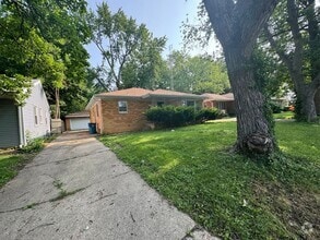 Building Photo - 1729 W Iles Ave