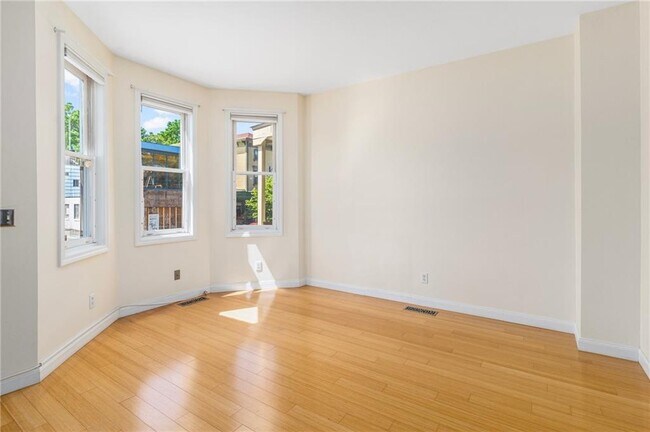 Foto del edificio - 1377 Westminster St