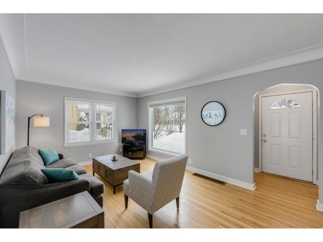 Foto del edificio - 3237 Dakota Ave S