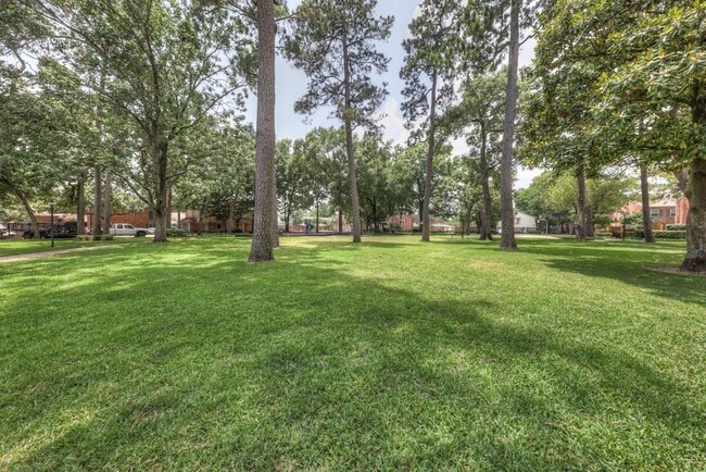 Building Photo - 12602 Rip Van Winkle Dr