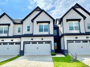Building Photo - 4845 Chatelet Dr