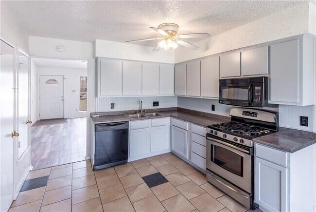 Foto del edificio - 4600 Rocking Chair Rd