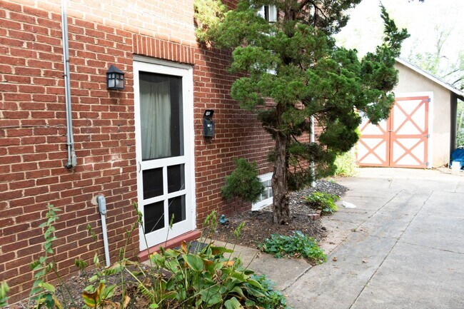 Foto del edificio - One Bedroom Apartment