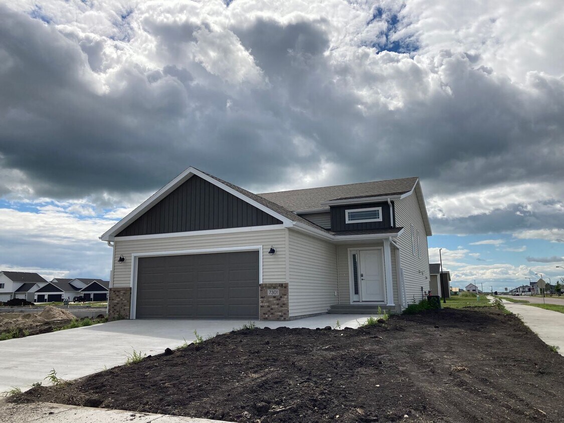 7301 Aquiline Dr S, Fargo, ND 58104 House Rental in Fargo, ND