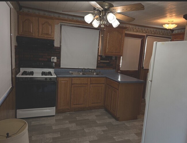 Foto del edificio - 17053 Lorenz Ave