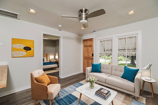 Foto del edificio - 1 bedroom / 1 bath ~ Just Renovated & Move...