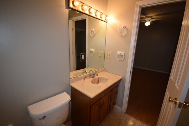 Foto del edificio - Great 2 Bedroom Apartment Near Campus!