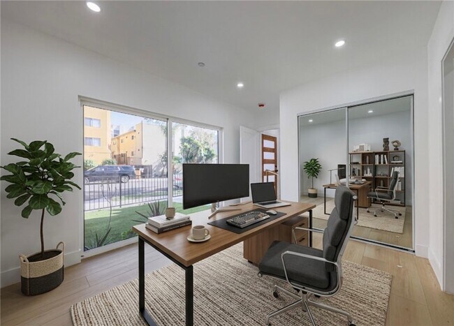 Foto del edificio - 1239 N Orange Dr