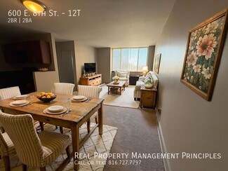 Building Photo - 600 E 8th St