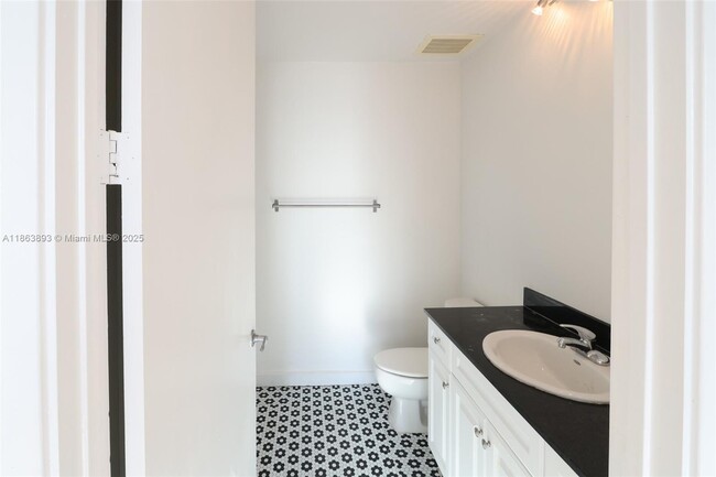 Building Photo - 2200 NE 4th Ave