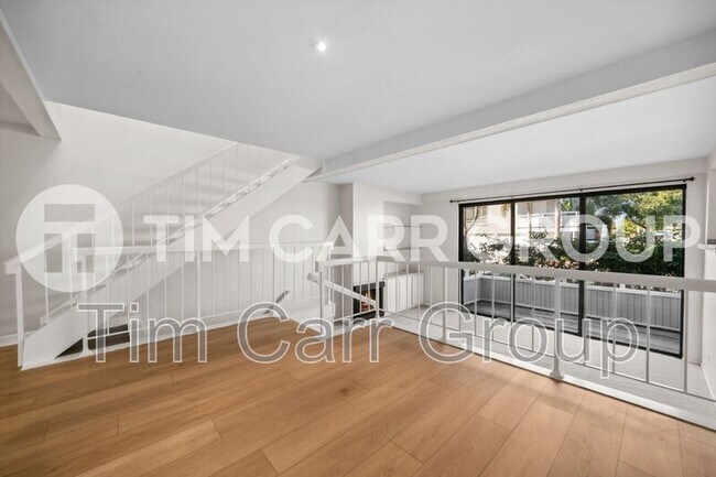 Building Photo - 20 Baruna Ct