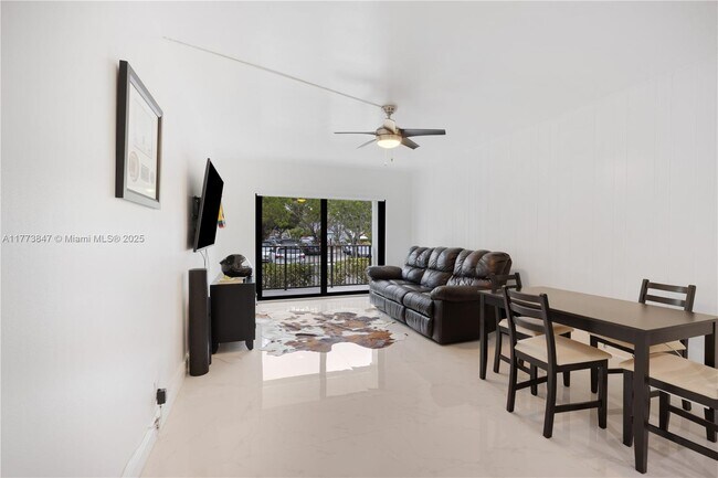 Foto del edificio - 1000 River Reach Dr