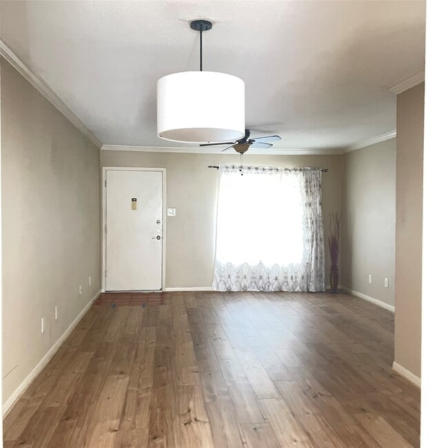 Foto del edificio - 1223 Augusta Dr
