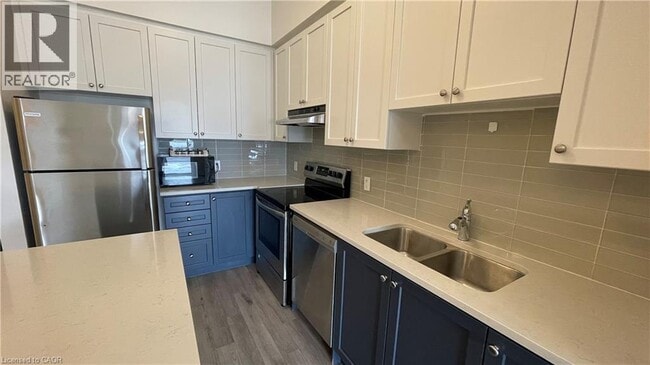 Building Photo - 200 Lagerfeld Dr