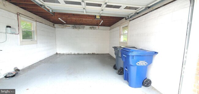 Building Photo - 1533 Sinclair Dr