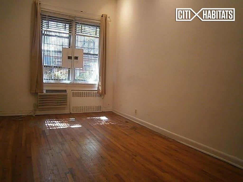 Building Photo - 311 E 78th St